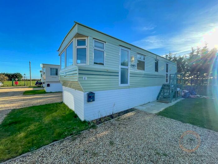 2 Bedroom Detached House To Rent In Clay Lake, Spalding, PE12