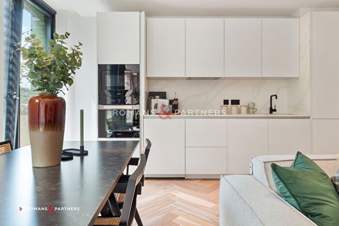 1 Bedroom Flat To Rent In Cluny Mews, Earls Court, SW5