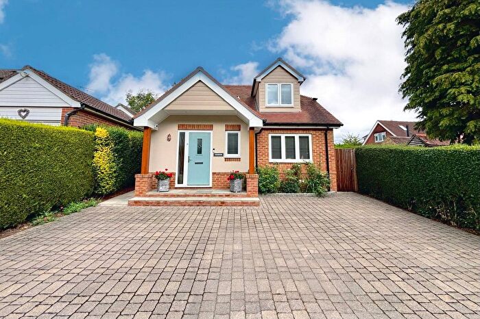 3 Bedroom Detached House For Sale In Brooklands Way, Farnham, Surrey, GU9