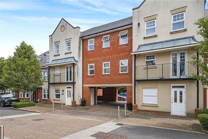 2 Bedroom Flat For Sale In Erickson Gardens, Bromley, BR2