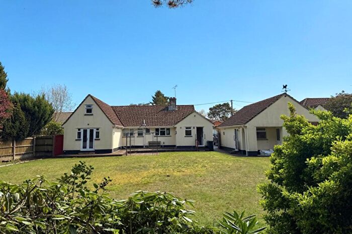 2 Bedroom Bungalow For Sale In Oaks Drive, St. Leonards, BH24