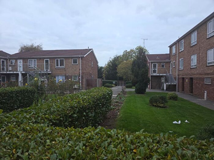 2 Bedroom Flat To Rent In London, NW9