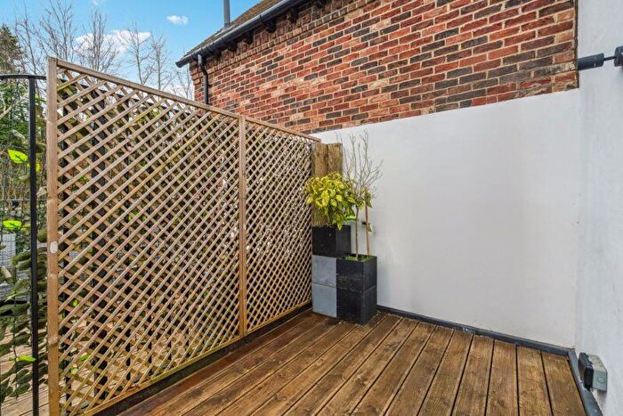 1 Bedroom Flat For Sale In High Street, Great Missenden, HP16