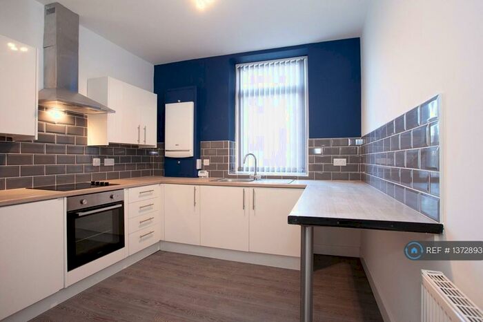 2 Bedroom Flat To Rent In Grosvenor Road, Newcastle-Under-Lyme, ST5
