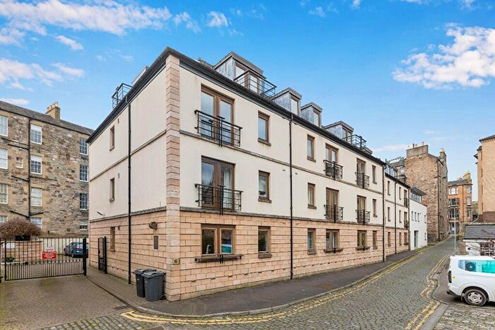 2 Bedroom Flat For Sale In C/ West Silvermills Lane, Edinburgh, EH3