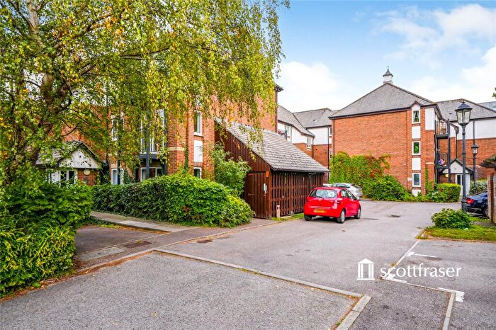 2 Bedroom Flat To Rent In Flat, Cedar Court, Oxford Road, Cowley, OX4