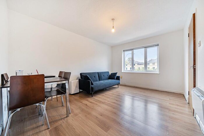 1 Bedroom Apartment For Sale In Lewisham Way, London, SE4