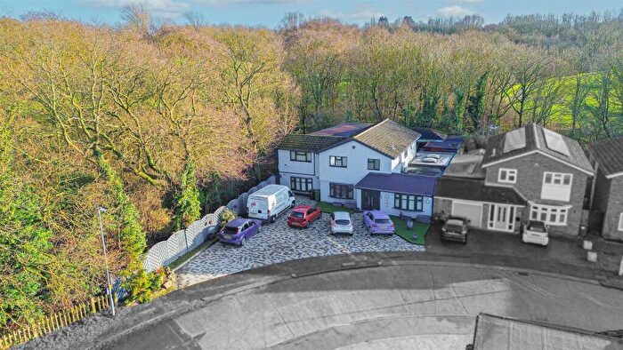 8 Bedroom Detached House For Sale In ** Chain Free ** Falcon Way, Laindon, SS16