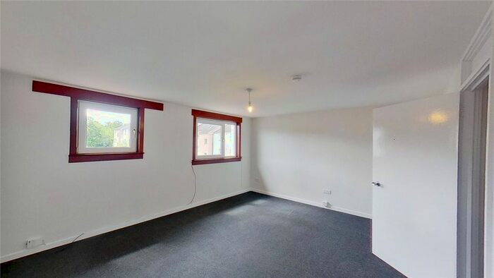 3 Bedroom Flat To Rent In Dumbryden Gardens, Edinburgh, Midlothian, EH14