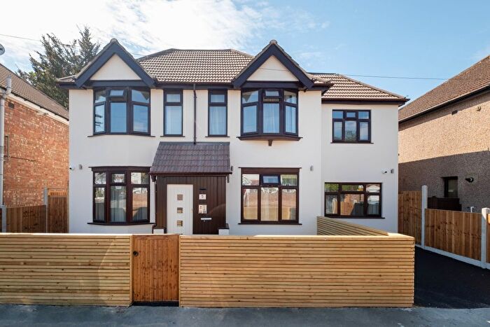 Studio To Rent In Hounslow Avenue, Hounslow, TW3