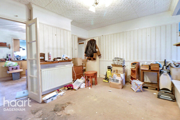 3 Bedroom Terraced House For Sale In Beam Avenue, Dagenham, RM10