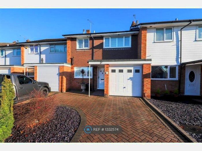 3 Bedroom Terraced House To Rent In Beacon Close, Uxbridge, UB8