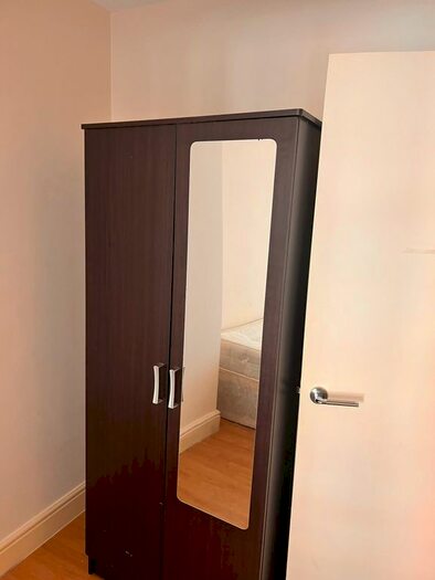 1 Bedroom Flat To Rent In Earls Court Road, London, SW5