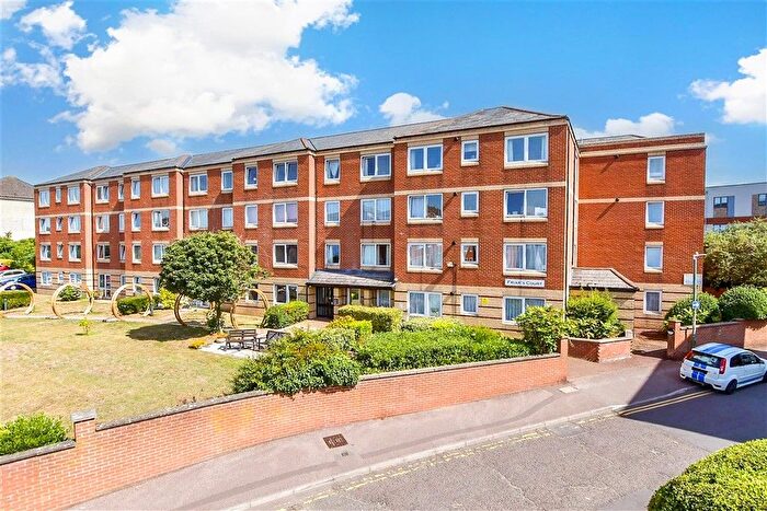 2 Bedroom Flat For Sale In Queen Anne Road, Maidstone, Kent, ME14