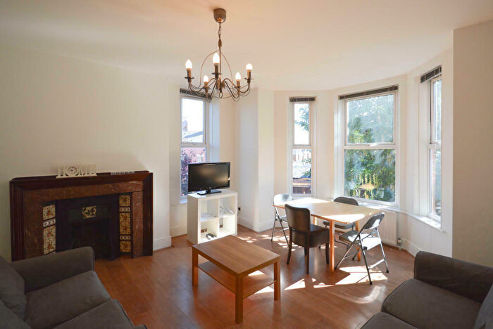 3 Bedroom Apartment To Rent In £pppw - Grosvenor Villas, Jesmond, NE2