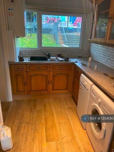 2 Bedroom Flat To Rent In Beadnell Court, London, E1