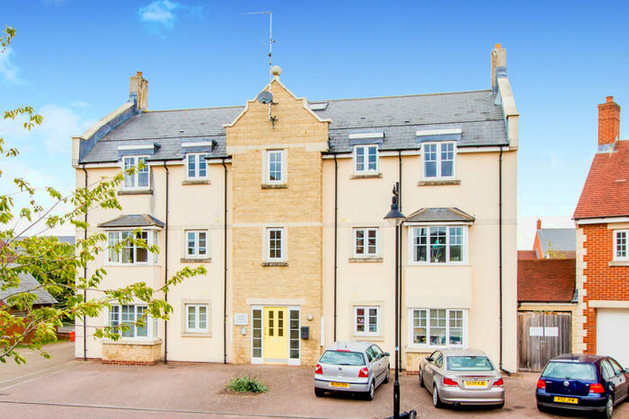 2 Bedroom Apartment To Rent In Cedar Manor, Swindon, Wiltshire, SN25