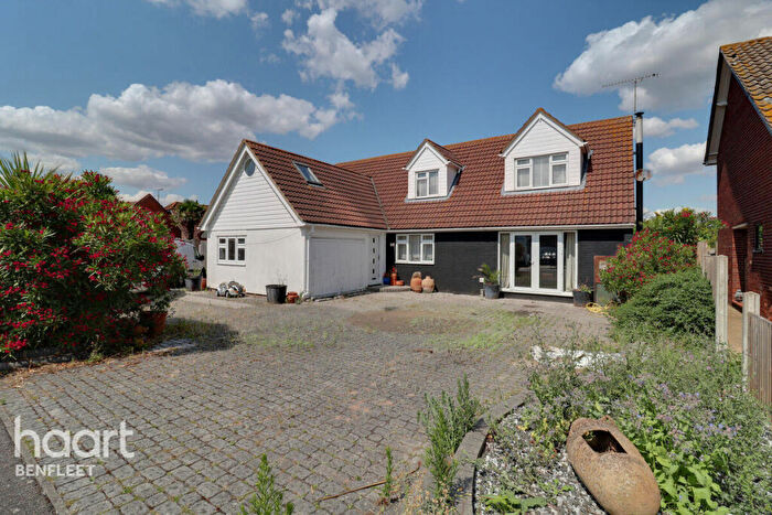 3 Bedroom Detached House For Sale In Seaway, Canvey Island, SS8