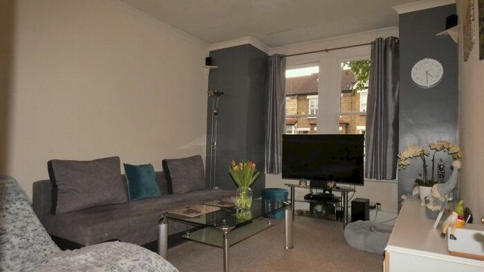 2 Bedroom Flat To Rent In Glenfield Road, London, W13