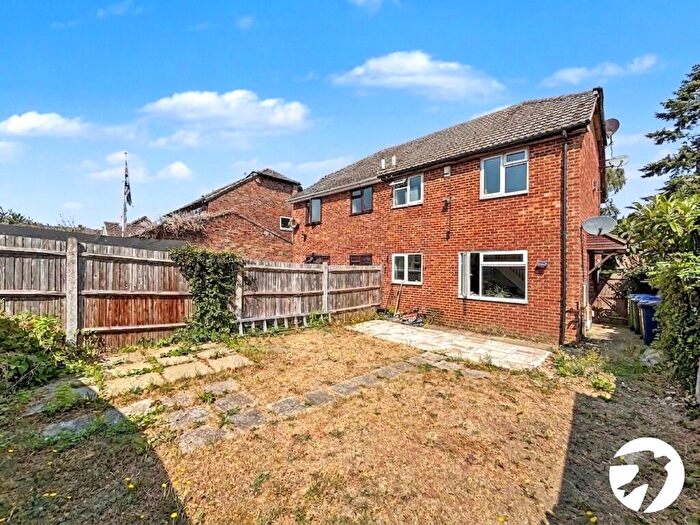 1 Bedroom End Of Terrace House For Sale In Hunter House, Barrington Close, Walderslade, Kent, ME5