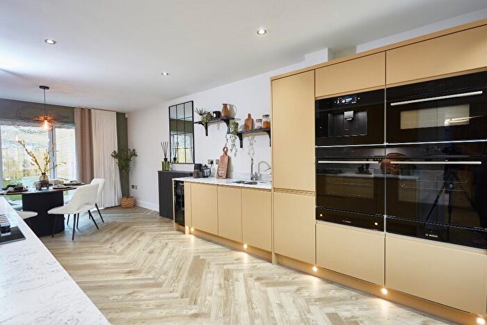 5 Bedroom Detached House For Sale In Hatfield Lane, Armthorpe, Doncaster, DN3