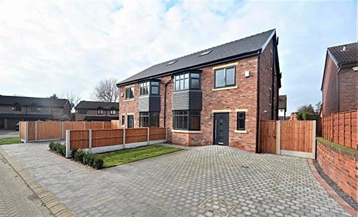 5 Bedroom House To Rent In Farmers Close, Sale, Trafford, M33