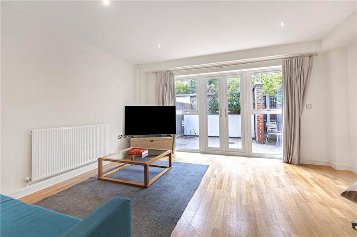 2 Bedroom Town House To Rent In Woodbridge Street, London, EC1R