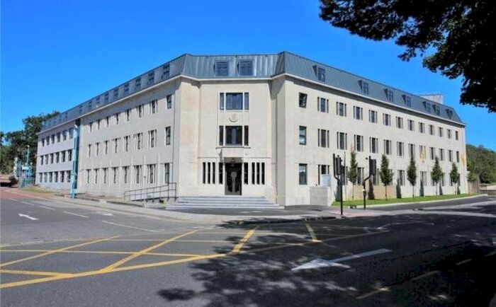 2 Bedroom Flat To Rent In Sandbanks Road, Poole, BH15