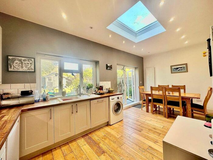 4 Bedroom Semi-Detached House To Rent In Crescent Road, Friern Barnet, London, N11