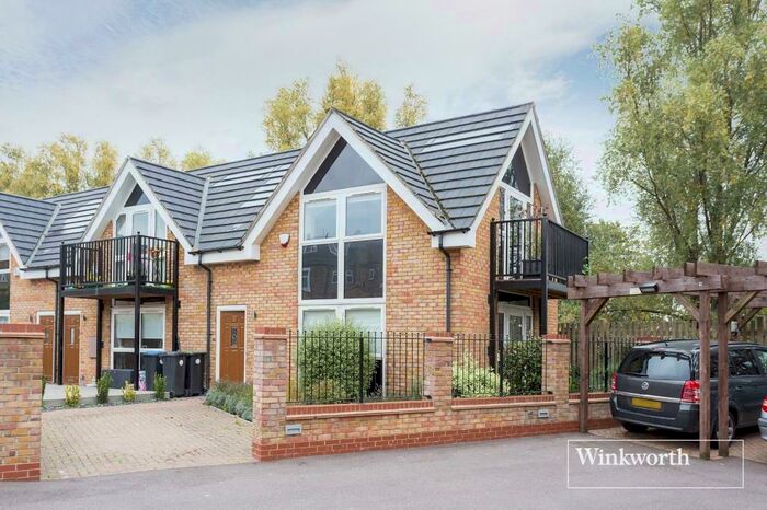 2 Bedroom End Of Terrace House To Rent In Bayswater Close, London, N13