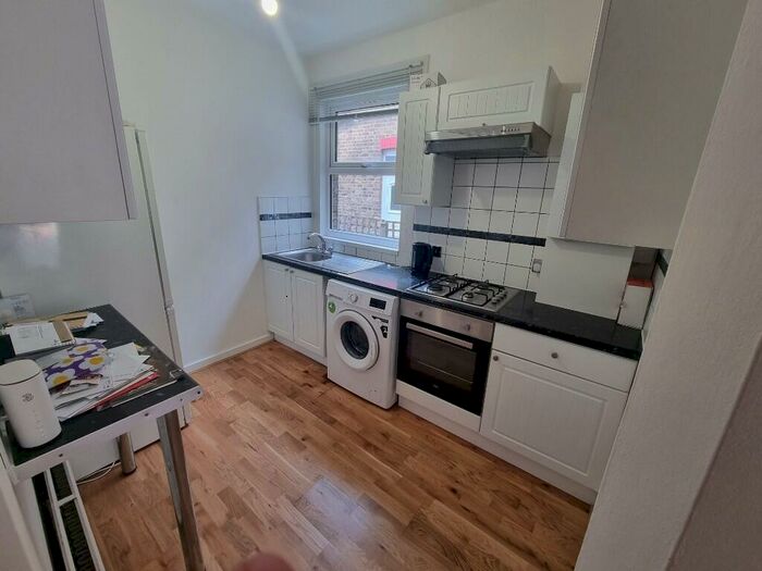 2 Bedroom Flat To Rent In Manchester Road, London, N15
