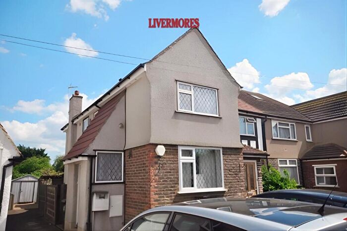 3 Bedroom Maisonette For Sale In Lawrence Hill Road, Dartford, DA1