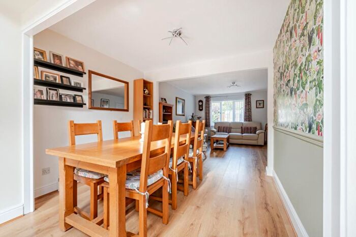 4 Bedroom Link Detached House For Sale In Dark Lane, Witney, OX28