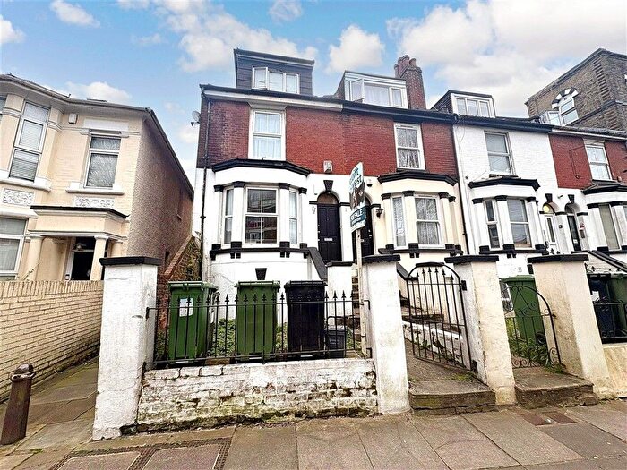 6 Bedroom Semi-Detached House For Sale In Cottage Grove, Southsea, Hampshire, PO5