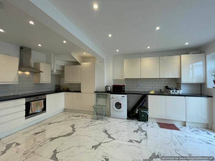 2 Bedroom End Of Terrace House To Rent In Leiston Spur, Slough, SL1