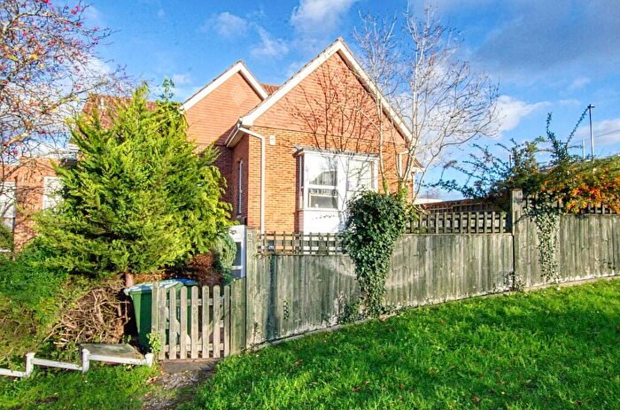 1 Bedroom Flat For Sale In Woodmill Lane, Bitterne Park, Hampshire, SO18