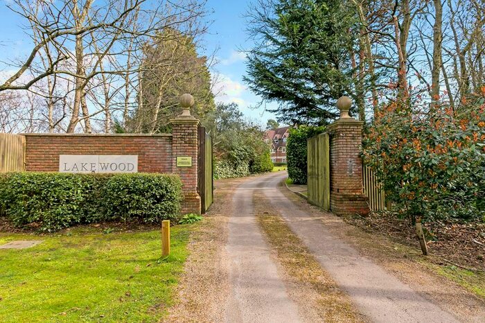 2 Bedroom Apartment To Rent In Flat Lakewood, Portsmouth Road, KT10