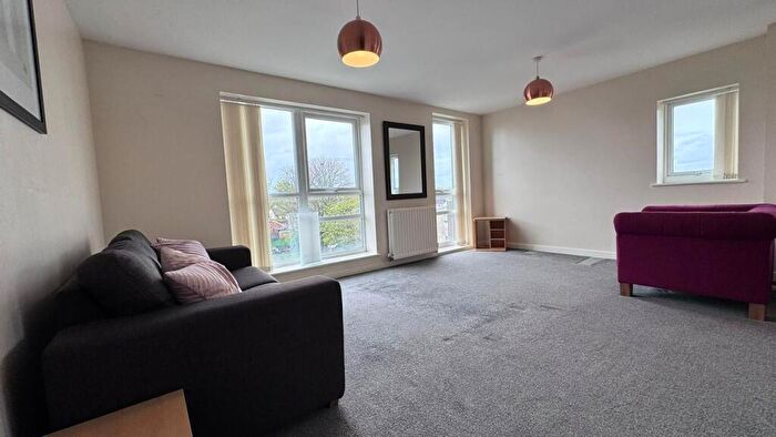 2 Bedroom Flat To Rent In Ashton Old Road, Manchester, M11