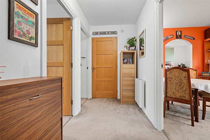 2 Bedroom Flat For Sale In Chase Court Gardens, Southchurch Village, Southend-On-Sea, Essex, SS1