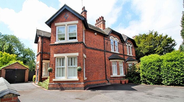 4 Bedroom Semi-Detached House For Sale In Shobnall Road, Burton-On-Trent, DE14