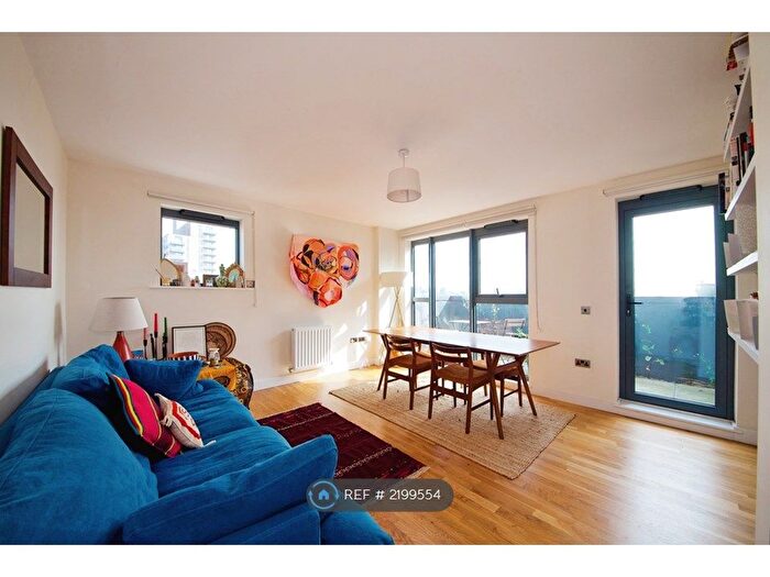 2 Bedroom Flat To Rent In Hythe House, London, N4