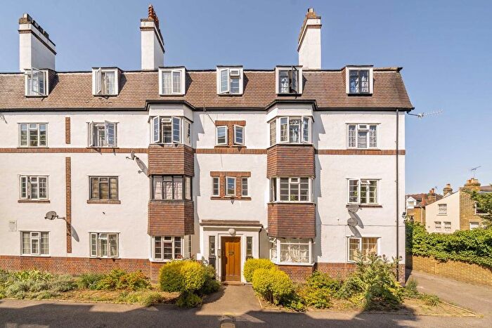 2 Bedroom Flat To Rent In Barrow Road, Streatham, SW16