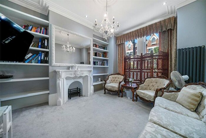 7 Bedroom House For Sale In Fairbridge Road, London, N19
