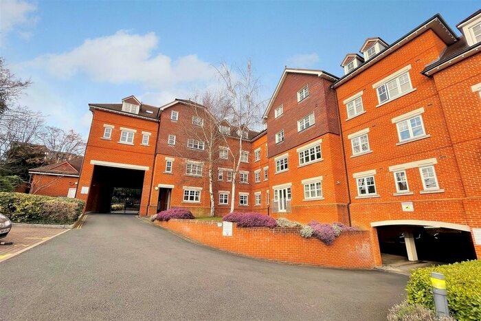 1 Bedroom Flat To Rent In Heathside Road, Woking, Surrey, GU22