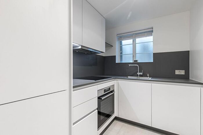 2 Bedroom Flat To Rent In Delta Court, Coles Green Road, NW2
