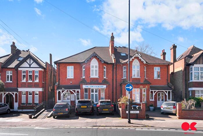 3 Bedroom Flat To Rent In Cecil Road, Enfield, EN2