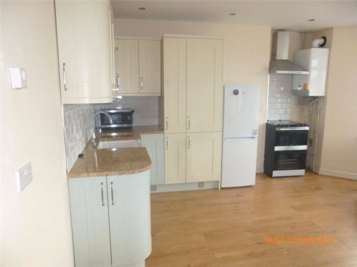 2 Bedroom Flat To Rent In North Road, Gabalfa, Cardiff, CF14