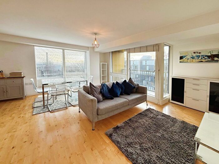 2 Bedroom Flat To Rent In The Avenue, Leeds, West Yorkshire, Uk, LS9