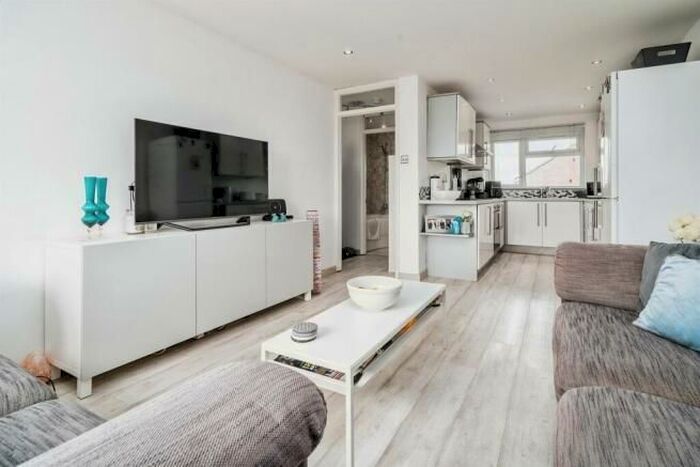 1 Bedroom Maisonette To Rent In Gould Close, North Mymms, Hatfield, AL9