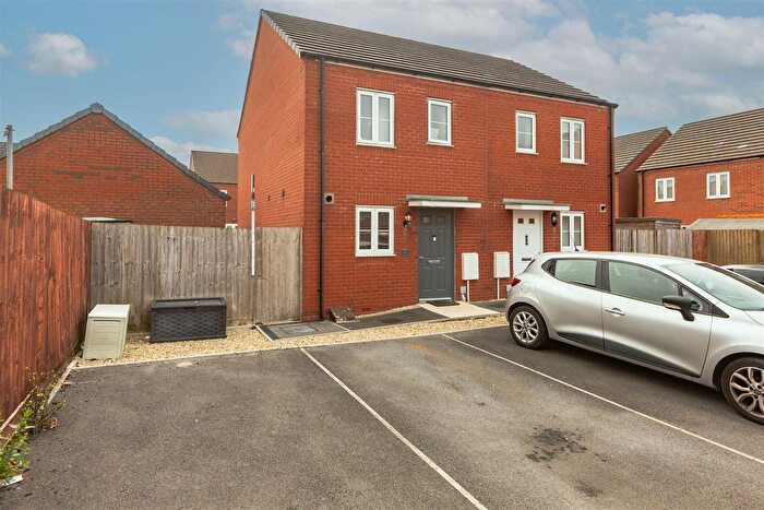 2 Bedroom Semi-Detached House For Sale In Stryd Bennett, Llanelli, SA15